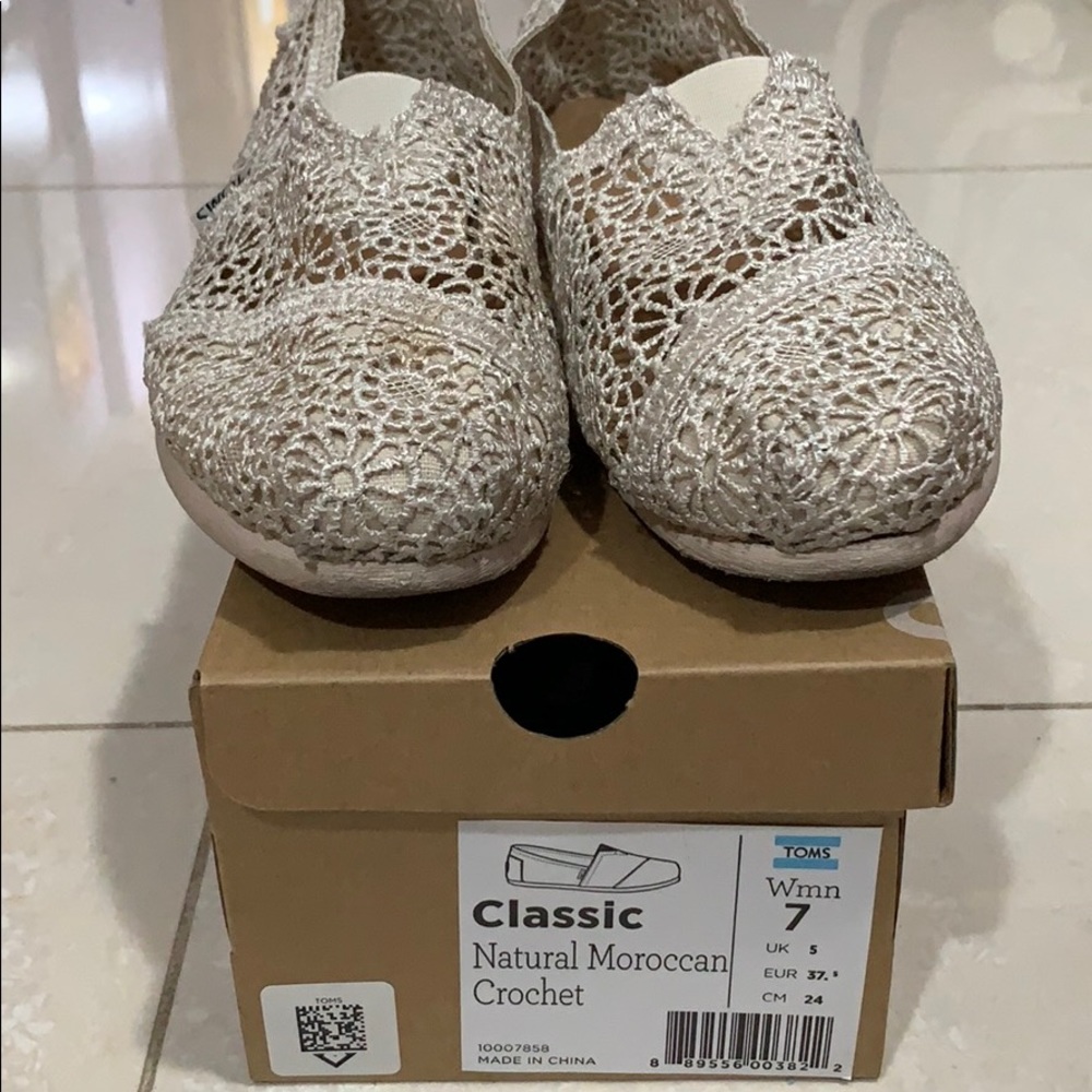 TOMS classic natural Moroccan crochet // SIZE 7